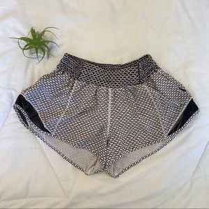 Lululemon Hotty Hot Short II Short 2.5”